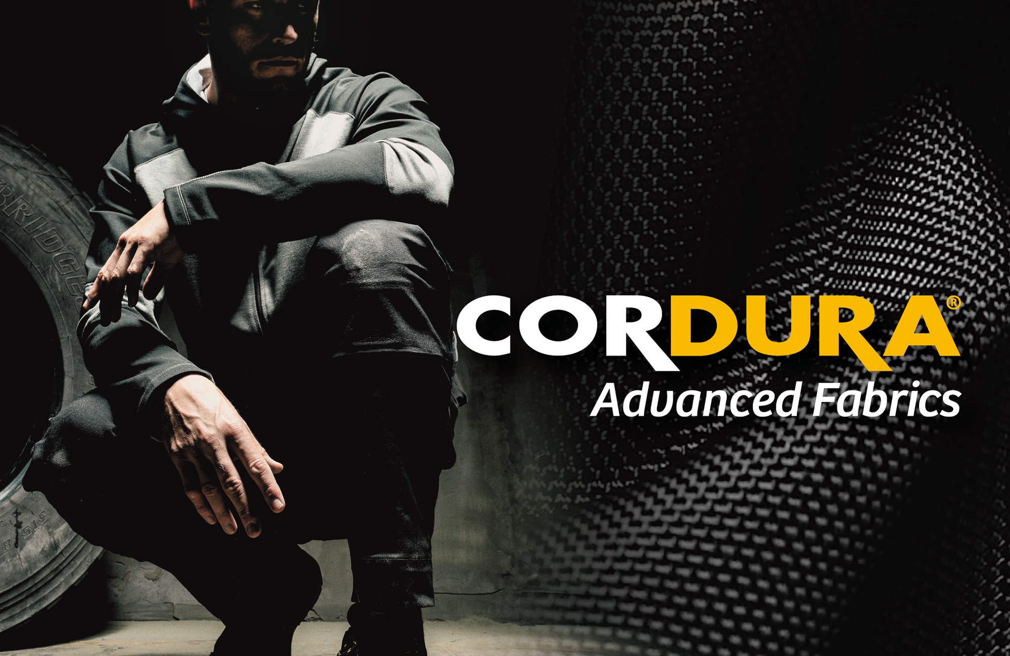 米国繊維 CORDURA®ファブリックのインスタレーションを開催します。 CORDURAR®とは米国繊維メーカー、インビスタ社が開発した50年以上の歴史を持つファブリックブランド。米軍に供給した高強度ナイロンがルーツで1967年にブランド化。高強度・高耐久性素材として世界中の様々な高機能ギア・アパレルに採用されています。ナイロン100%織物の500D や1000D、CORDURA® Ballistic の他、コットンとブレンドした CORDURA® NYCO (ナイコー)やウールとブレンドした CORDURAR Combat Wool™など様々なバリエーションもあります。何事にもタフネスを標榜する「アメリカらしさ」を地で体現し、製品寿命の長さは”モノを捨てない” “Sustainable” に繋がり、現代の持続可能な社会の取り組みにも最適な素材です。